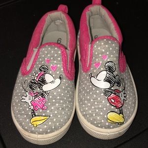 Minnie & Mickey Kissy Face